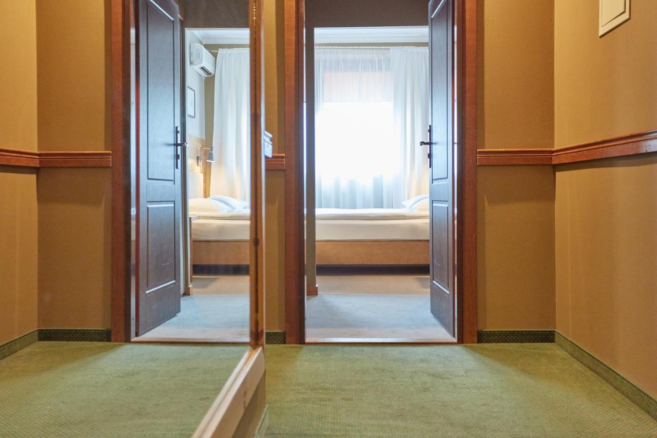 Hotel Batory Cracovie Extérieur photo